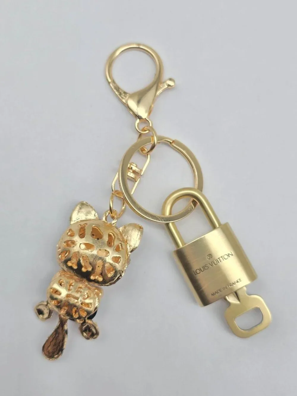 LV Authentic Gold Padlock 🔒 Key Set w/ Unbranded Cat Keychain Charm